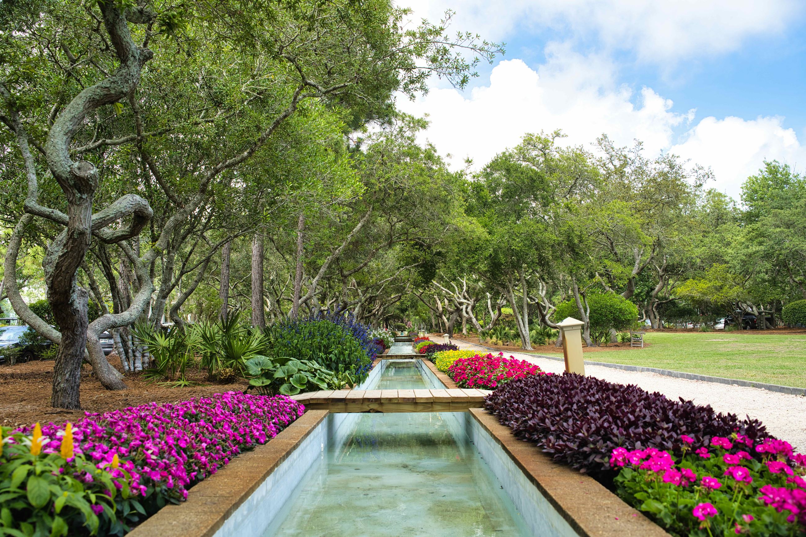 Image of Cerulean Park and fountain